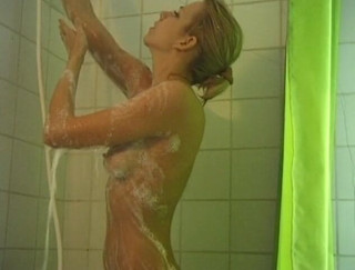 Flash Model Amateurs: Blonde schlampe gefingert in der dusche