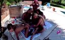 MMV Hardcore XXX: Yüzme havuzunun yanında açık havada ateşli grup seks lezbiyen eylemi