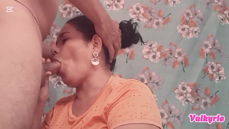 Valkyrieandluigy: 맛있는 딥쓰롯을 빠는 귀여운 소녀