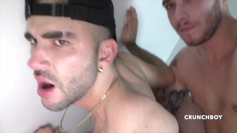 Gaybareback: Sexy ragazzo trans da donna a uomo scopata crudo da...
