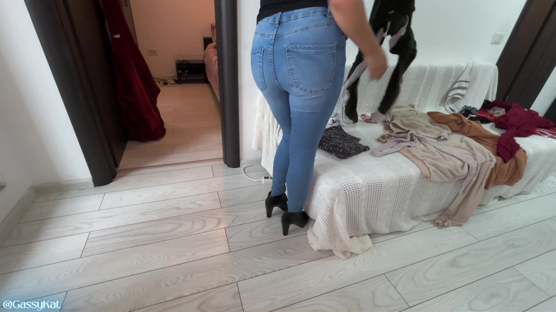 GassyKat: Une femme au foyer hantée pète Halloween