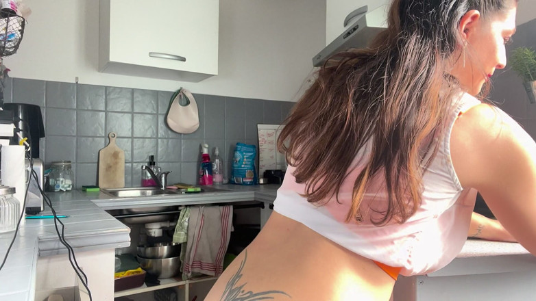 LolaDelucaoff: Fucking in the Kitchen