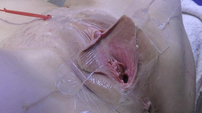 deep keely: 3 Yalayan Vagina, Çok Yakın Olmayan Yerlerde