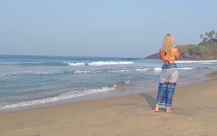 Selena701: Amateur Mature Wife Enjoys Sex After Walking and Bath