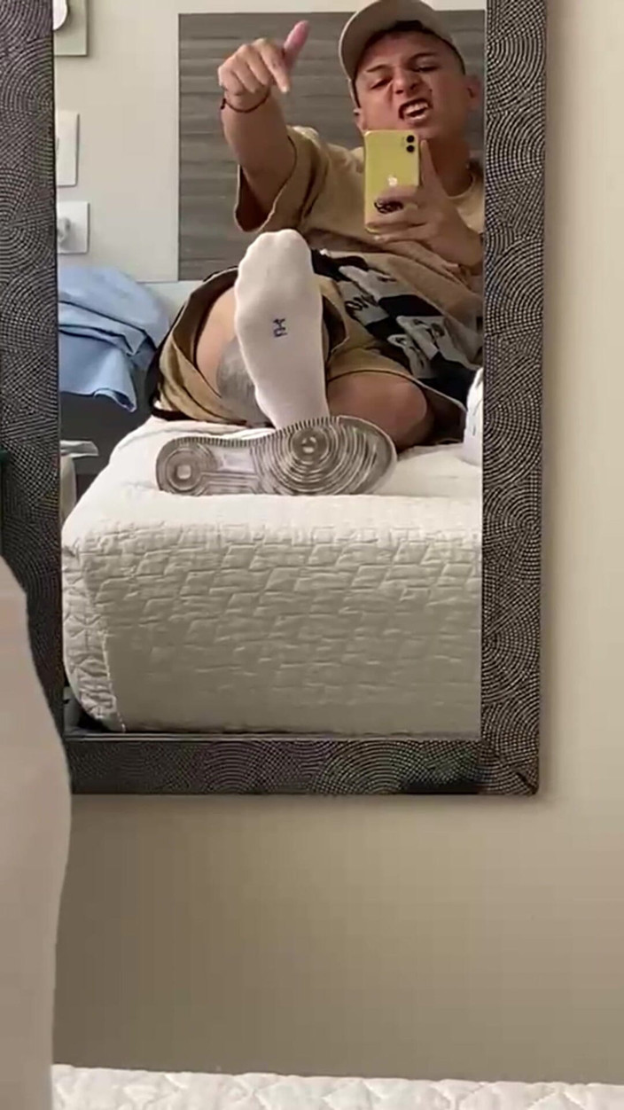 Mr Feet Colombia: Mijn slaaf houdt van mijn zweterige voeten tijdens mijn vakantie...