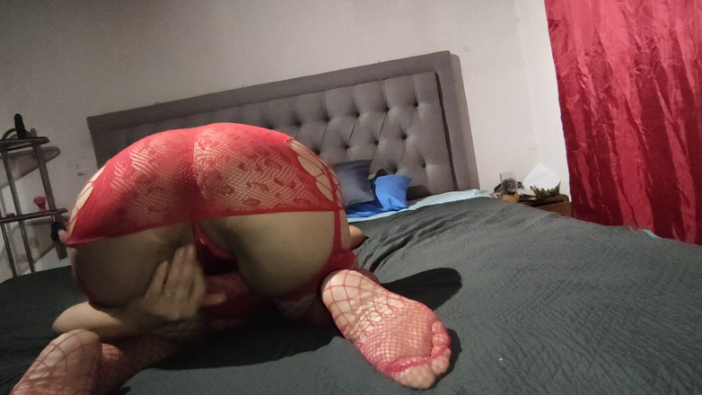 Petitepussylatina: Zralá latina s velkými přírodními kozami masturbuje