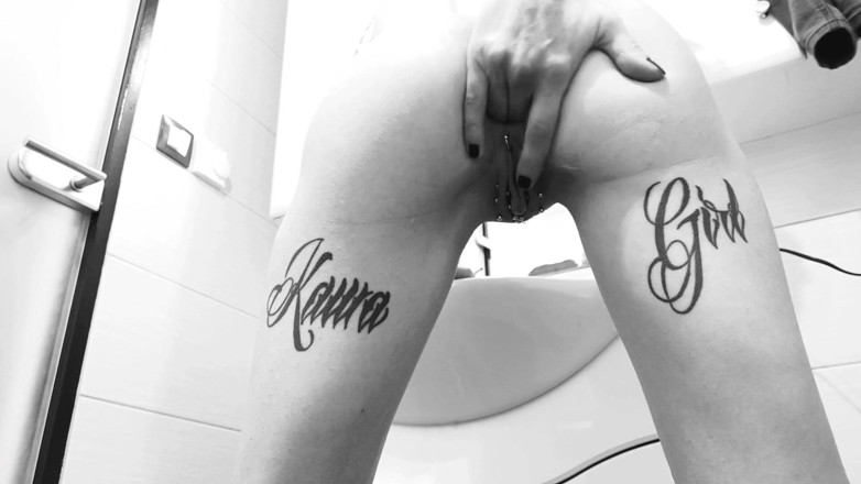 InkedKawaGirl: Minik göt deliği parmaklıyor