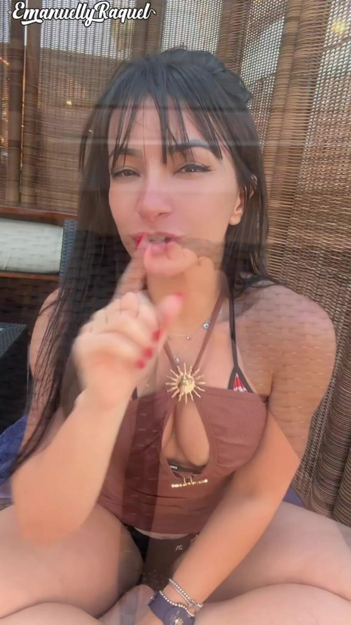Emanuelly Raquel: Friday Fetish My Sexy Feet Worship