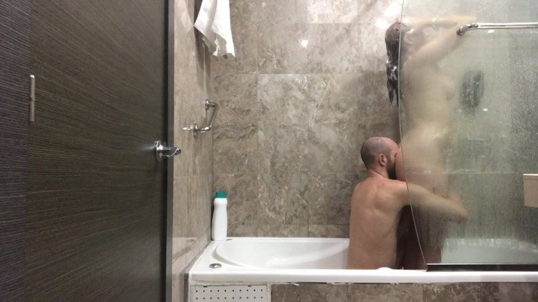 Pamela Sanchez: Mandi panas Jess Sanchez berakhir dengan air mani di dalam...