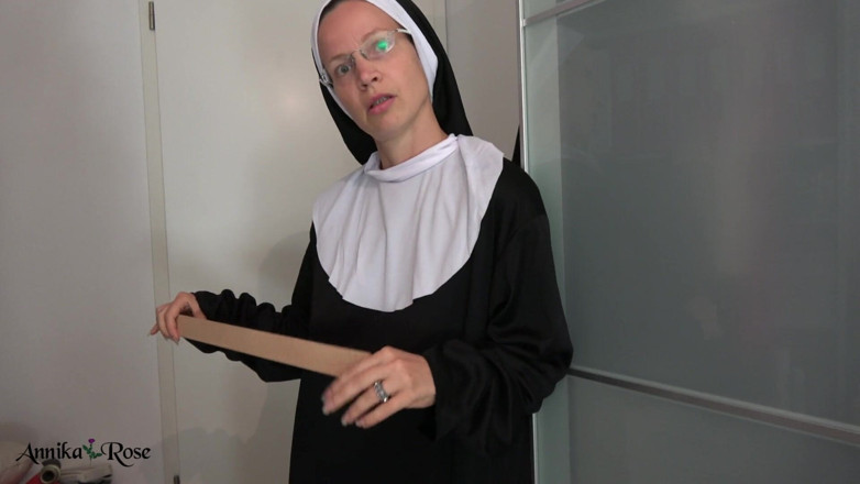 Annika Rose: A freira que castiga você