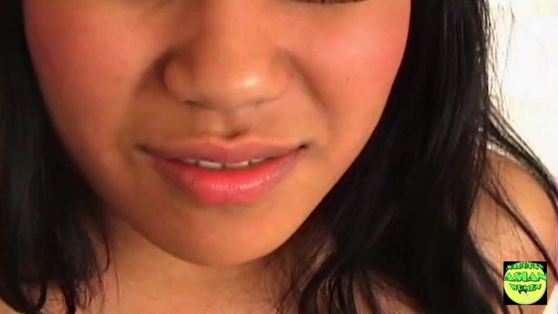 Naughty Asian Women: Memek sempit cewek nakal asia dientot habis-habisan di atas meja...