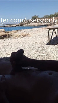 Masturbation sur la plage