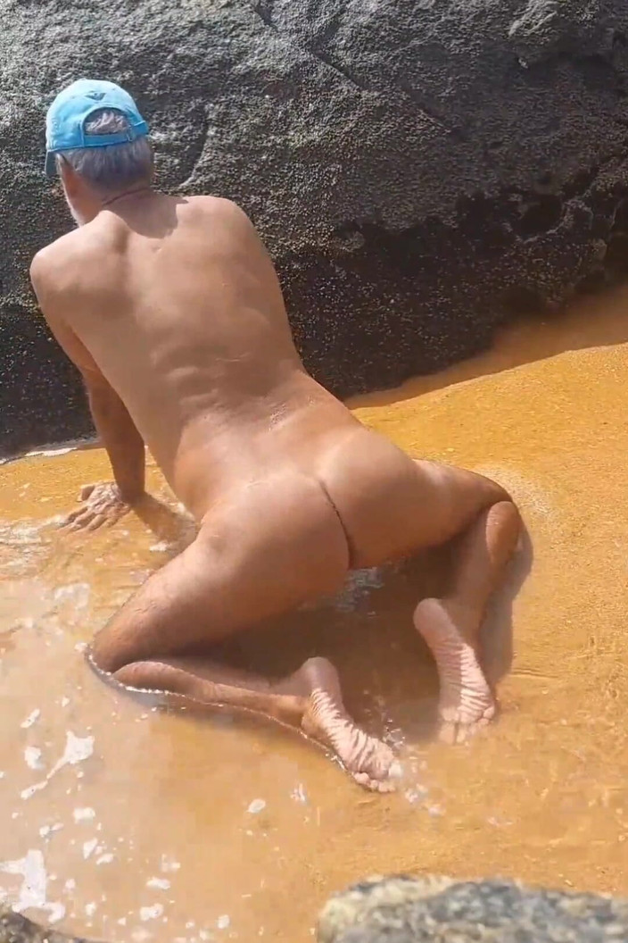 Ladysilvas: Ladysilva pronkt met haar hete kont op het strand, ik...