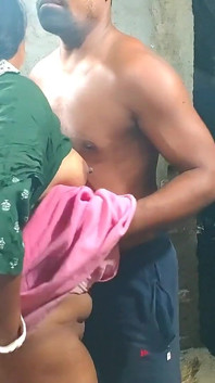desi shaili men parosi ki bhaartiy bhaabhi ko choda