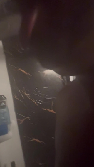 Ryan Switch: Užívám si moje dildo ve sprše