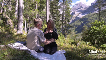 Yummy Mira: Baise sauvage dans la nature dans les Alpes suisses - Miradavid