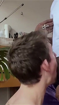 Max Konnor baise Zane Lors de l’université de Bosnie