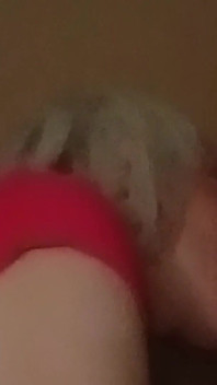 荣耀洞中的金发女郎