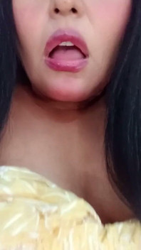 สาวน้ําแตกจัดหนักในสนามกับเพื่อนบ้านได้ยินทุกอย่าง