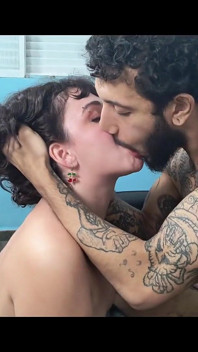 Toto sexy velké černé péro mi ošukal zadek na Full Nelson a vystříkal se do mé malé dírky s jeho thic mrdkou