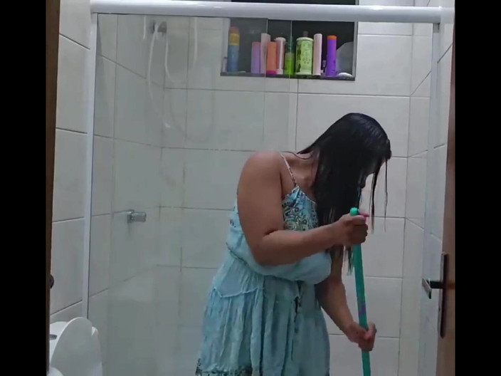 Poppa's Sweet Summer Butter Ball: パパが見張り中にバスルームを掃除させた