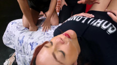 FetishKing: Chicas escupir en gang bang con hermanastras y mega tragada...