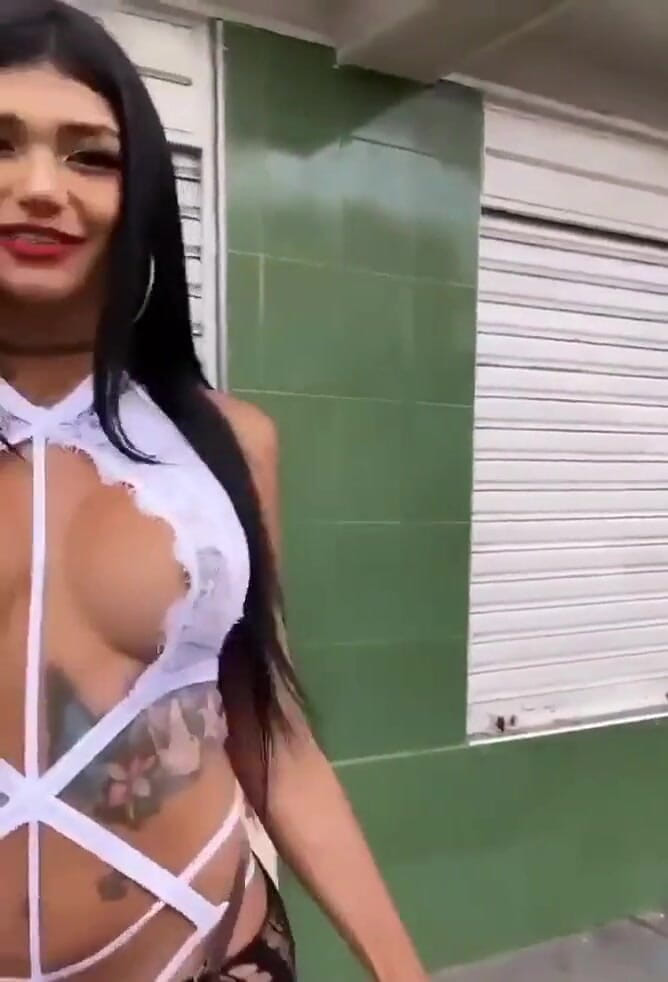 Nikki Montero: Trabajo de Nikki Espináculo