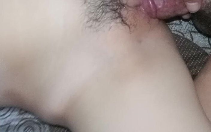 KingLeo: Min lilla vagina stimuleras av min svågers stora penis, jag...