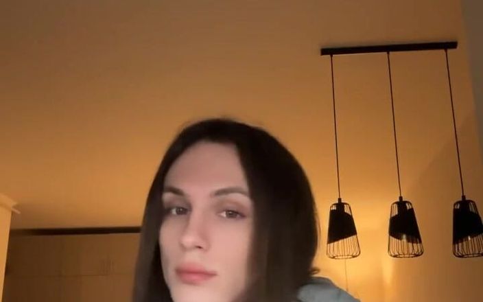 TS Kylie Star: 退屈だ...誰かとセクスティングしてオナニーするのはとても楽しいでしょう