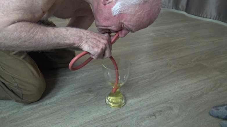 Femdom Austria: Rinse your nose with the home helper's piss!