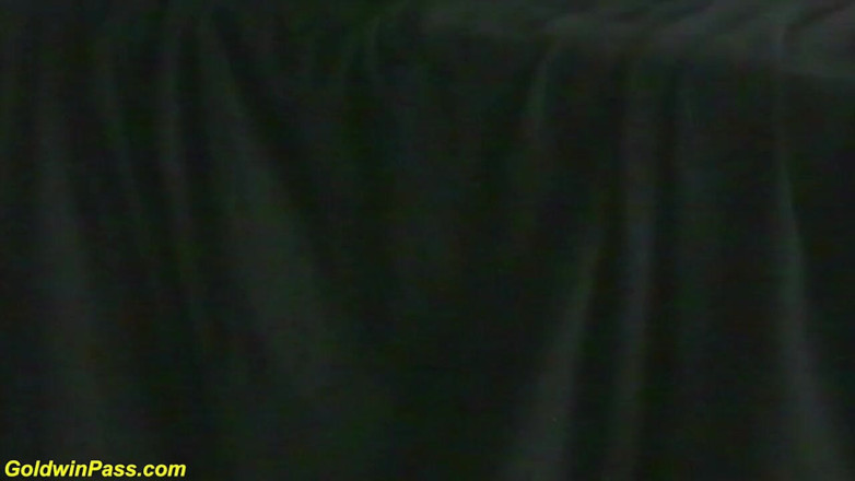 Goldwin pass: Pria pengisap kontol besar sendiri menjadi pijat kaki dan toket...