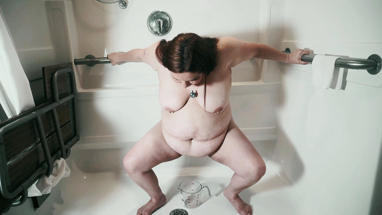 SexyNEBBW: Clismă cu pișat la hotel