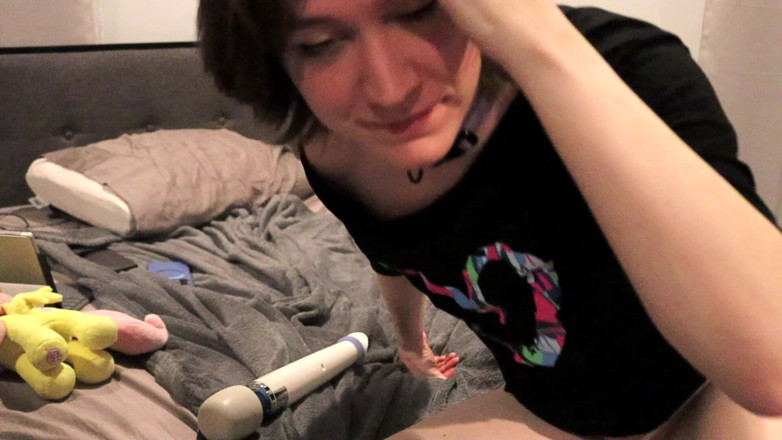 Puppersucc: Femboy khoe mông, sục cu và sử dụng cây đũa thần...