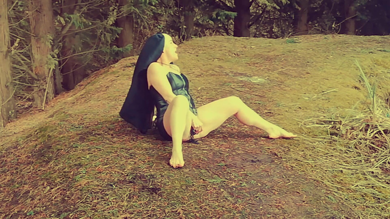 Kylie Britain Adventures: Nun Kylie's erotic memories