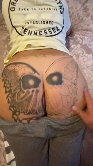 MzKiTTy91: Pawg milf schudt haar kont