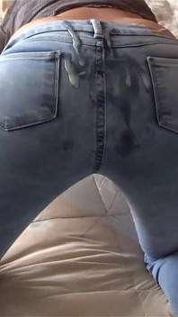 Great Cumshot on My Ass with Jeans on, I Love Having My Whole Body Bathed in Milk
