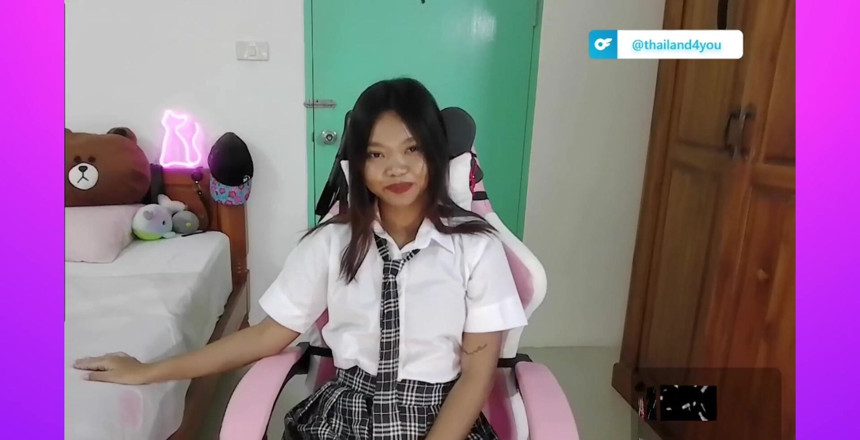 Thai fantasy: Cute Petite Girl - First Webcam Show