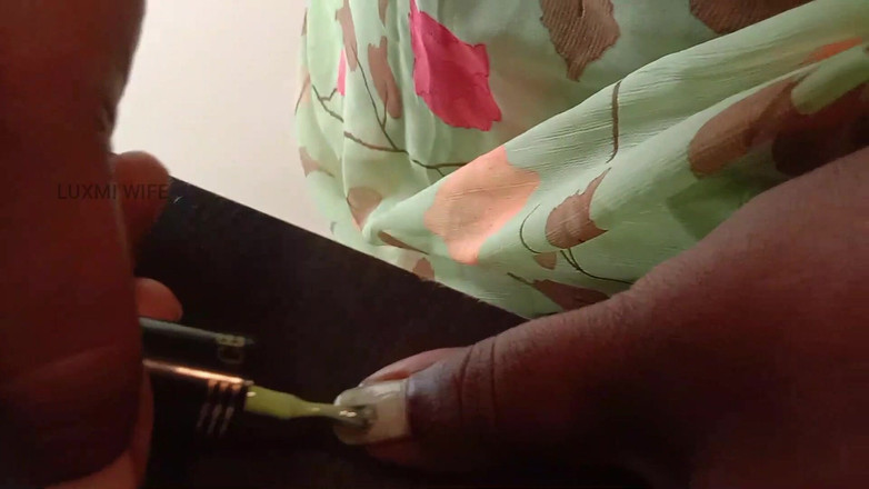 Luxmi Wife: Bts - Naken videosamtal till vän. Cuckold make tittar på