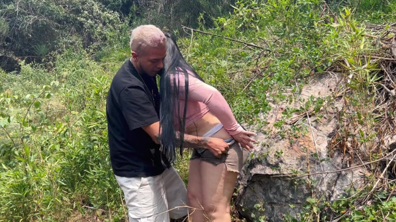 Anotonella-jones: Două femei columbiene se rătăcesc în pădure când caută ajutor și ajung...