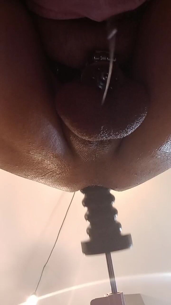 Leo fuck machine: Leo làm việc chăm chỉ