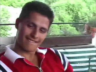 Latino Fucker: Masturba il suo cazzo per divertimento