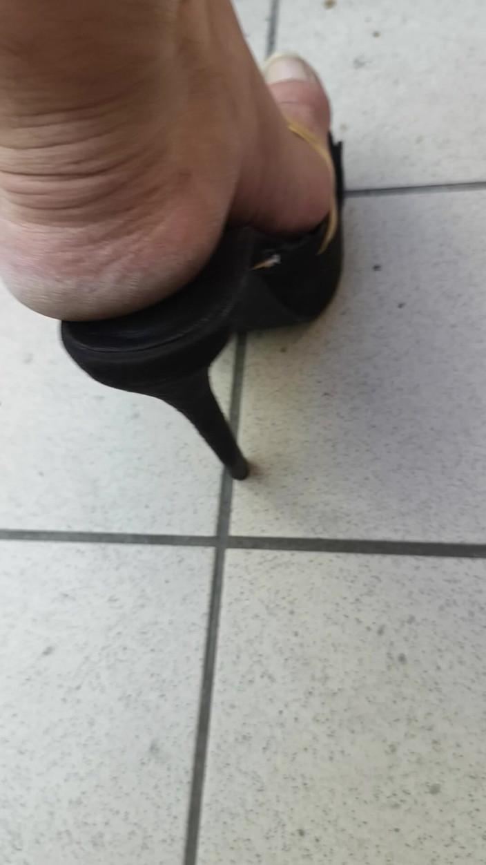 Mutsakin: High Heels
