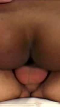 Prsatá ebenová Stacy Adams dává hluboké kouření a šuká Sascha Kocha