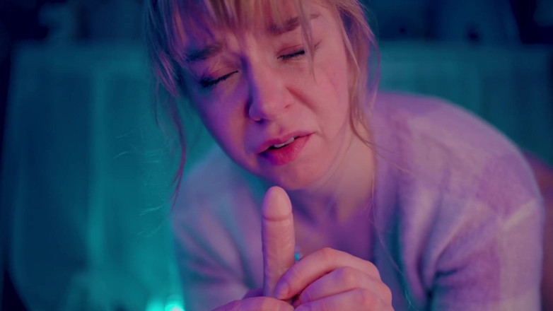 Jolie Lyon: Adik tiri ngentot kontolmu di pertemuan klan