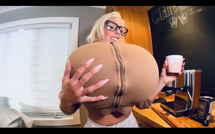 TheBustySasha: Назад зі свята!