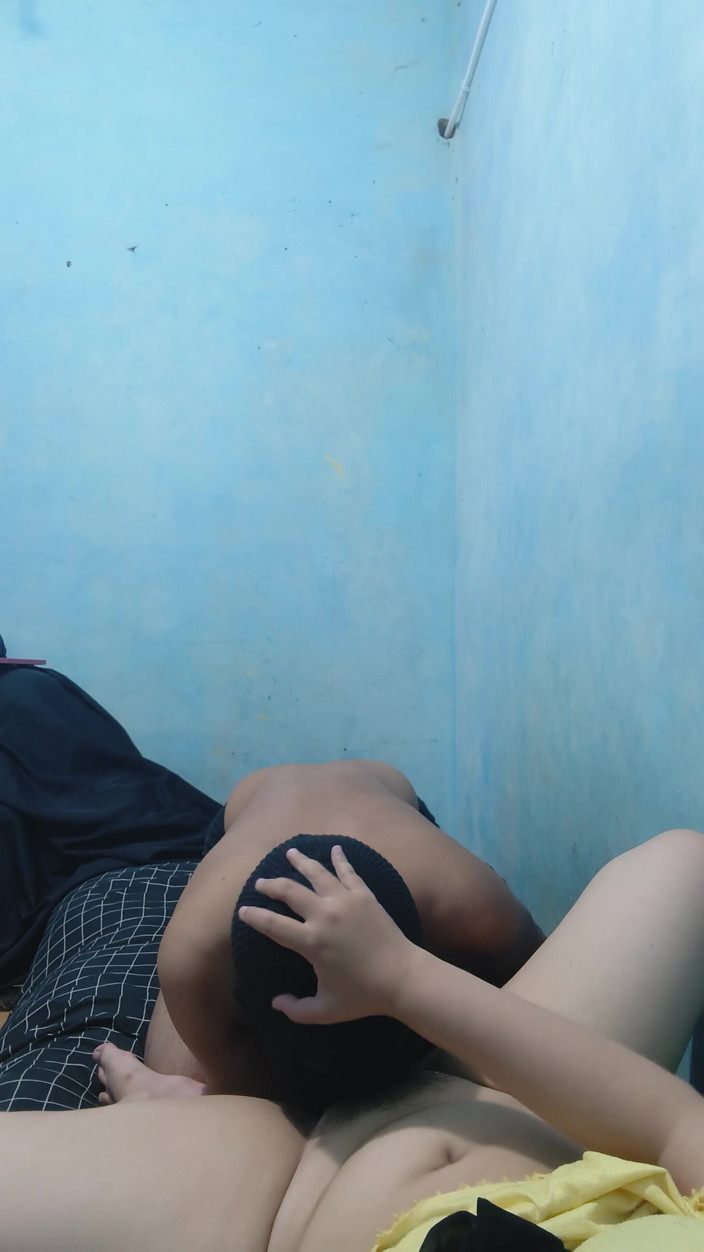 Vaginabig88: Wanita cantik dan seksi ini lagi asik sampai dia mendesah