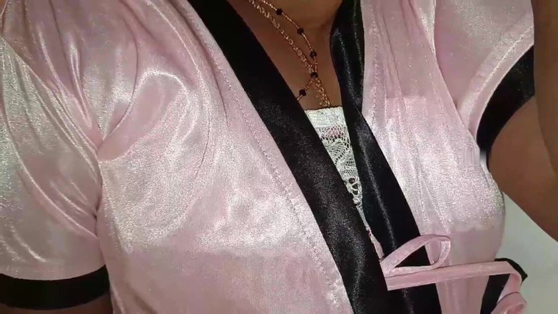 Luxmi Wife: सौतेला बेटा कमरे में सौतेली मम्मी को चोद रहा है -1