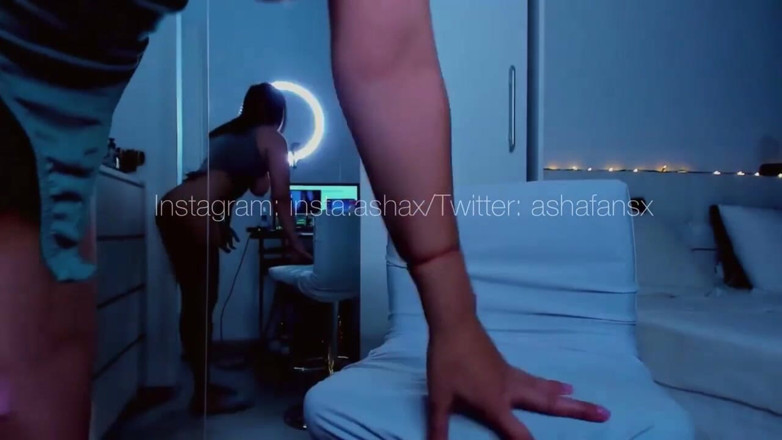 Ashamodel: Menjolok dildo pepek kongkek berkrim mendalam gaya doggy dan depan