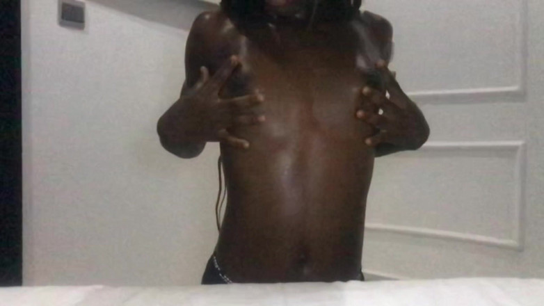 Browngurl234: Ebano liscio ebano oliato con tette piccole massaggio lento e...