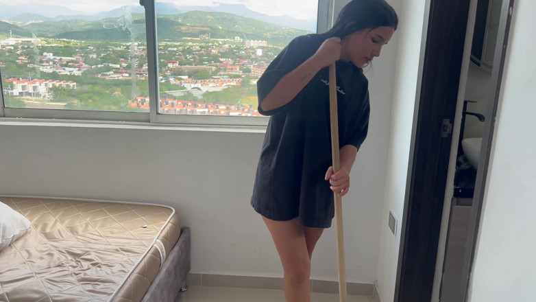 JazminPalvin: Üvey kız kardeşimin sürtüğü onu sert sikip amına boşalmam için...